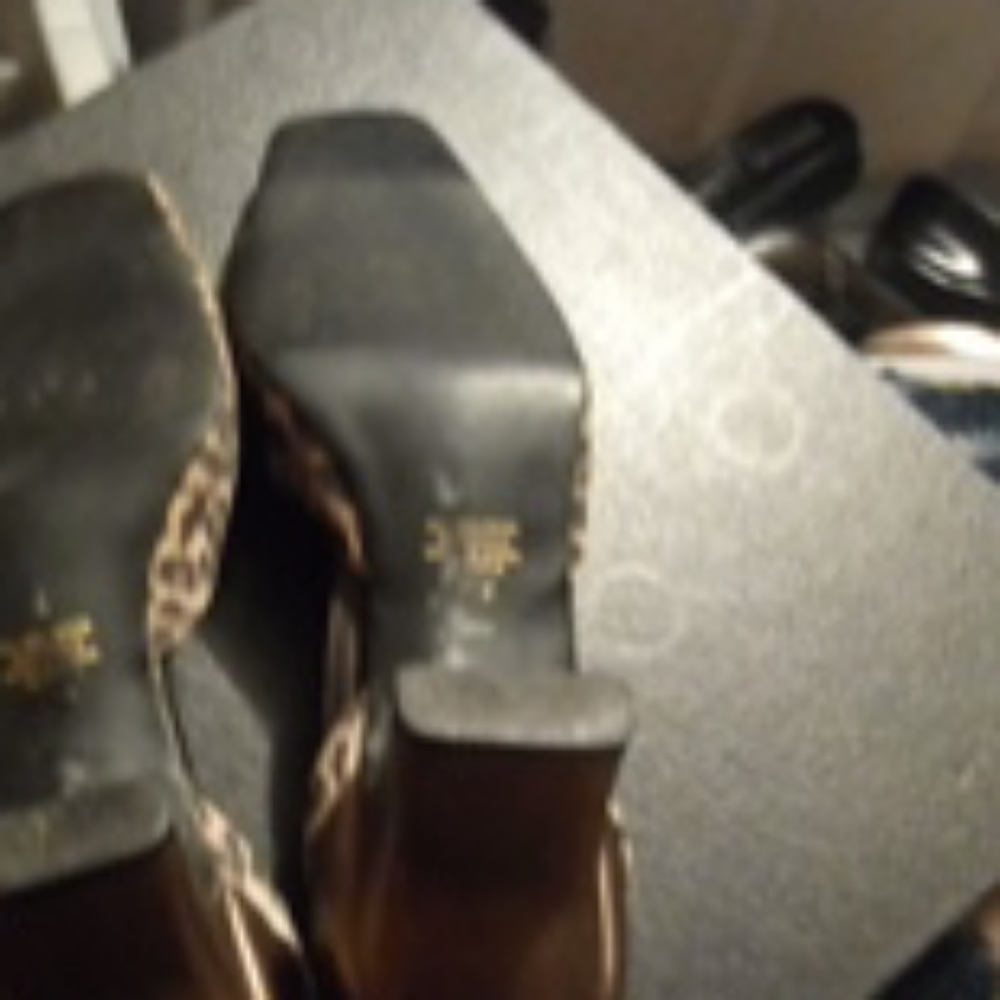 Heels - Picture 4 of 4